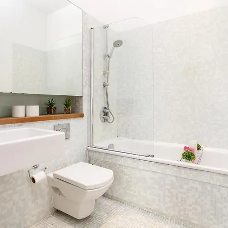 City-centric Living Cozy 1-bedroom