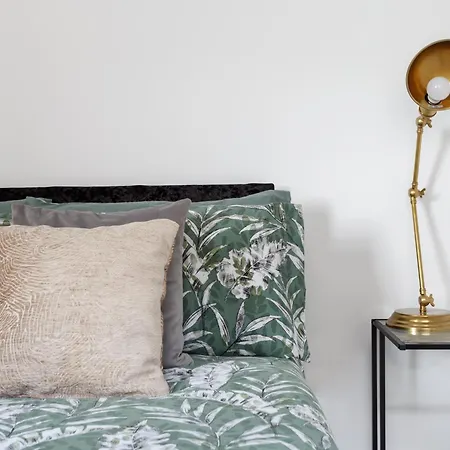 City-centric Living Cozy 1-bedroom Apartment *