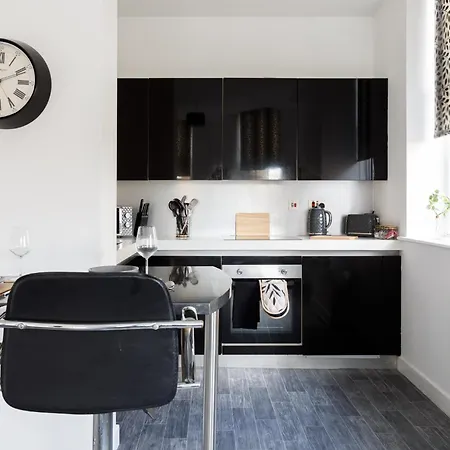 City-centric Living Cozy 1-bedroom